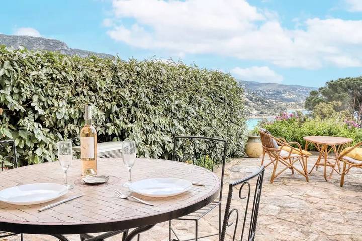 Studio pour 2 personnes, avec jardin et vue dans Le Lavandou
