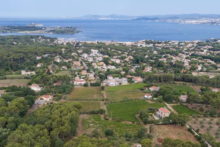 Location de vacances pour 2 personnes, avec jardin sur la Côte d'Azur