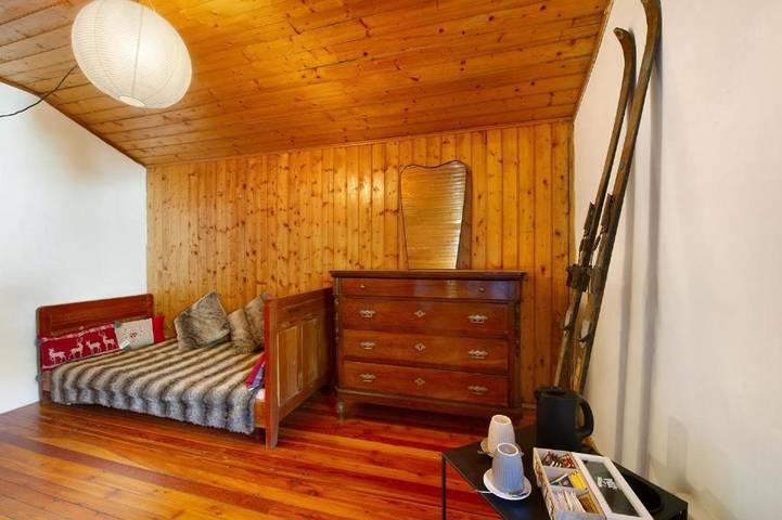 Gîte pour 5 personnes, avec vue et jardin, adapté aux familles dans Antagnod - 4