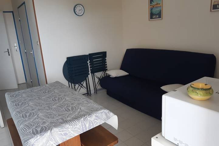 Ganze Wohnung, 1-Zimmer-Studio mit Meerblick. Ideal für 2 Erwachsene und 1 Kind. in Saint Pierre la Mer, Fleury