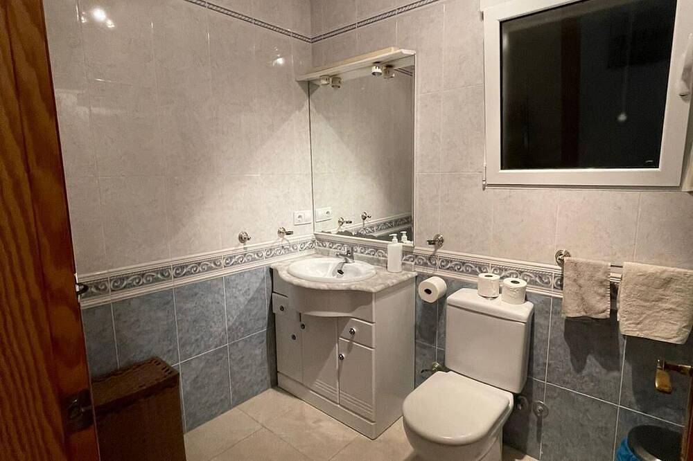 Spacious family friendly Villa with Terrace and pool to watch the Sun go down in Busot, Costa Blanca