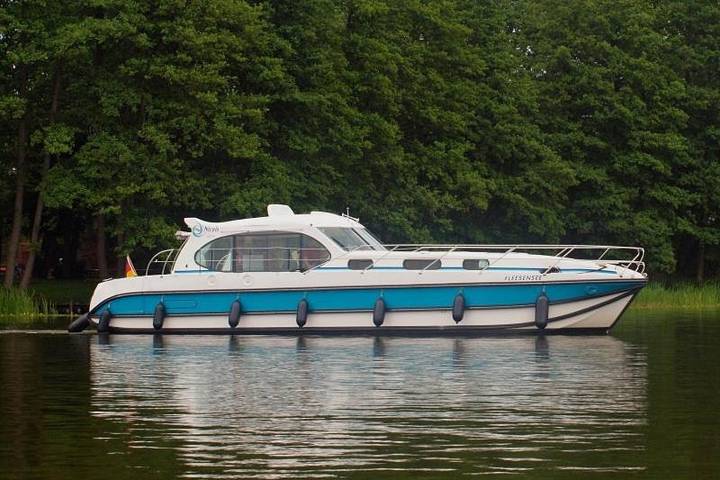Boot für 4 Personen, mit Balkon und Terrasse sowie Ausblick und Seeblick in Fürstenberg/Havel