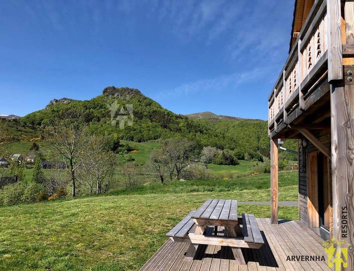 Chalet pour 8 personnes, avec terrasse et vue ainsi que jardin et sauna à Chambon-sur-Lac - 3