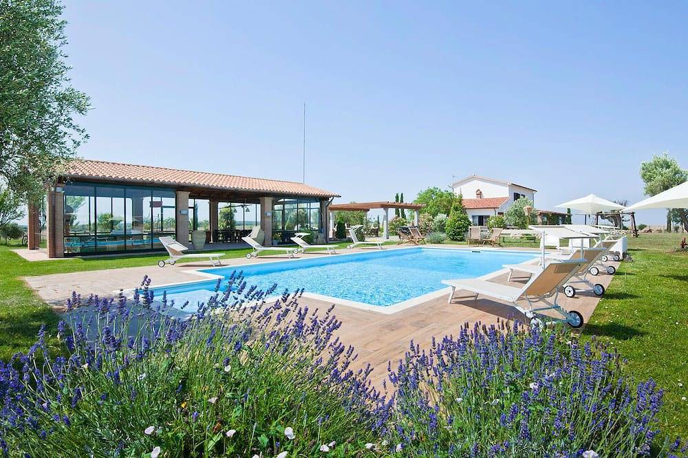 Cozy home in Tuscania Vt with private swimming pool, can be inside or outside in Tuscania, Province de Viterbo