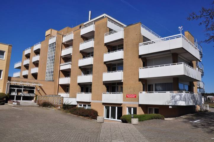 Ganze Wohnung, Frauenpreiß Ferienwohnungen - 2-Raum-FeWo 405 mit Balkon und Teilseesicht in Sahlenburg Strand, Cuxhaven
