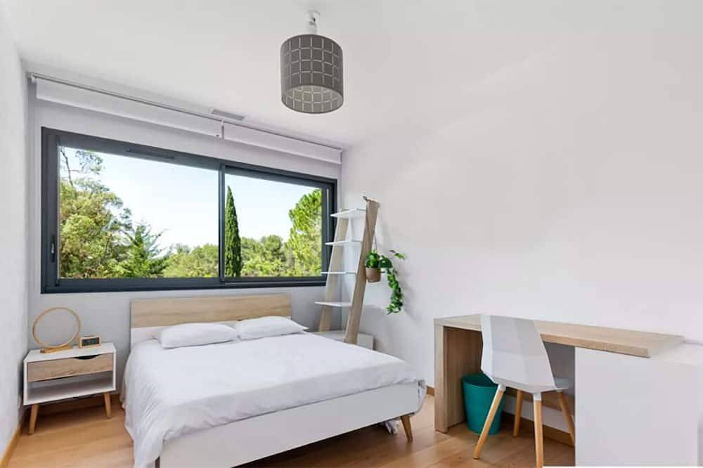 Villa Avec Hammam, Jacuzzi, Piscine et Ascenseur sur 2000m2 de Jardin Paysagé in Prades-le-Lez, Montpellier region