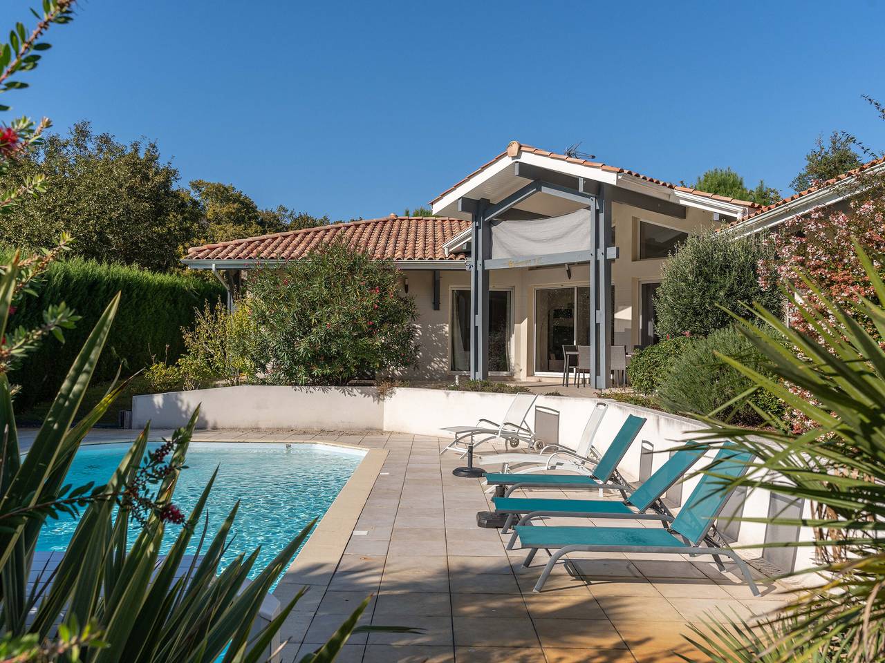 Villa familiale avec piscine chauffée, clim, 4 chambres, proche golf et plages in Biscarrosse, Côte d’Argent