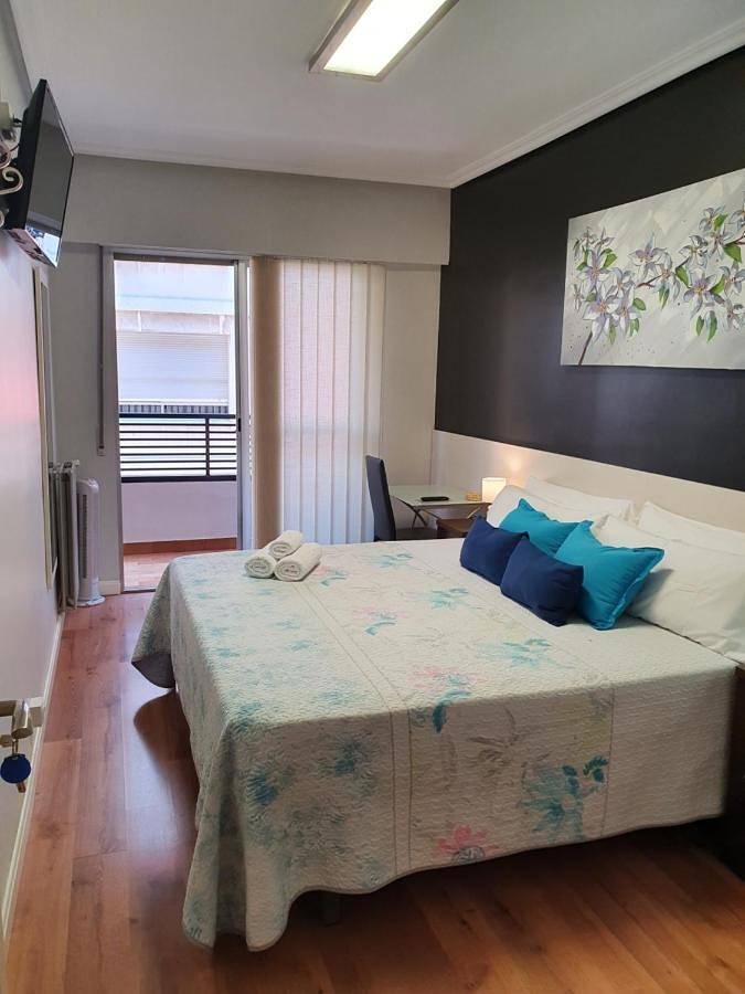 Twin Room with Shared Toilet in Logroño, La Rioja Province