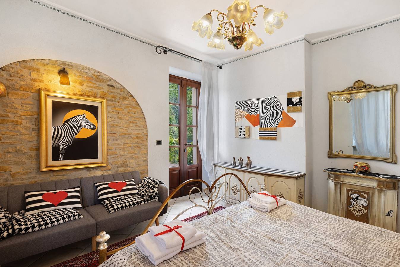 Room 'Favorita Suite' with Shared Terrace, Shared Garden and Wi-Fi in Mango indyjskie, Langhe