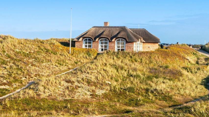 Ferieudlejning for 7 personer, med jacuzzi og terrasse samt sauna i Houvig