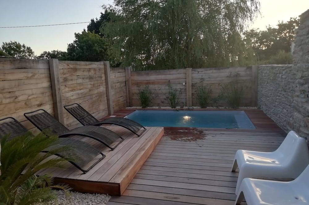 Gite 7 persons 15 min walk from the beach with swimming pool and spa in Les Moutiers-en-Retz, Côte de Jade