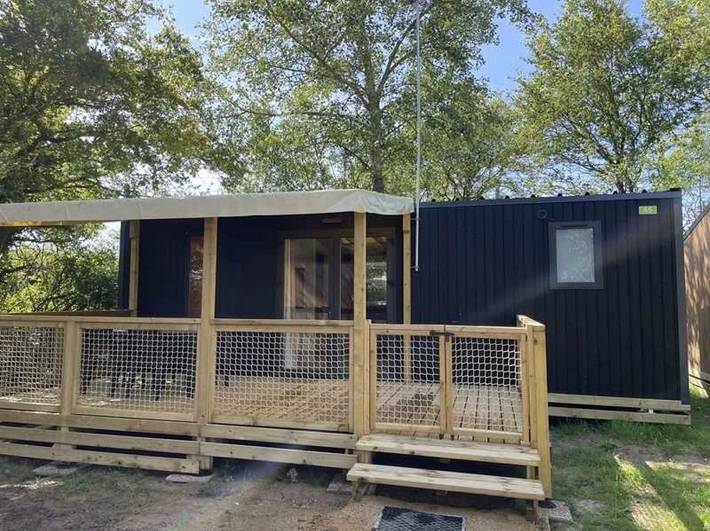 Mobil home pour 4 personnes, avec sauna ainsi que jacuzzi et bassin pour enfant