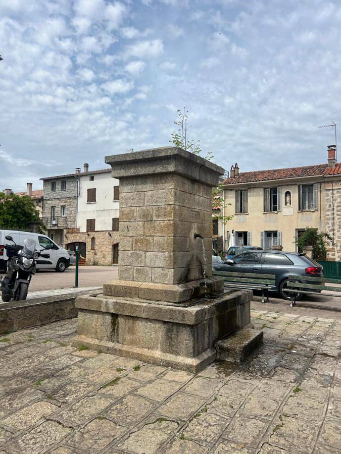 Appartement entier, Two-Bedroom Apartment in Eccica-Suarella, Région d'Ajaccio