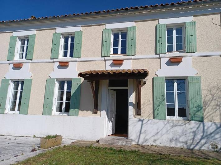 Gîte pour 12 personnes, avec jardin, adapté aux familles dans Bords
