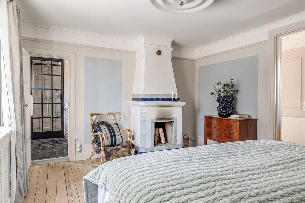 A restored 1911 waterfront estate on Skarpö — 7 bedrooms, private dock, and wood-fired sauna in Vaxholm, Stockholmer Schärengarten