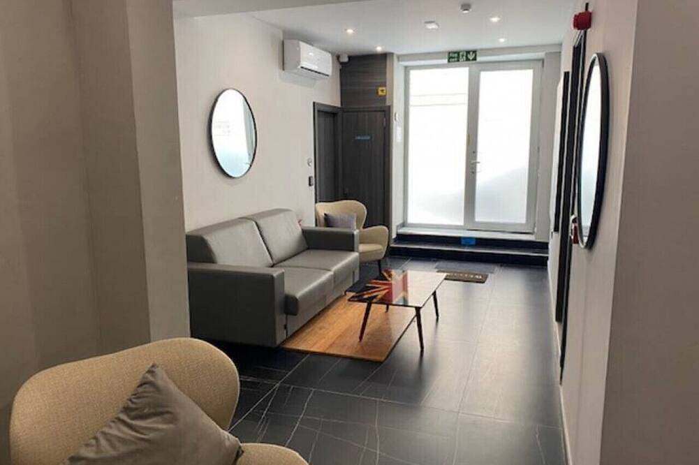 Lovely modern large spacious home with 7 Br + Wifi in Msida, Insel Malta