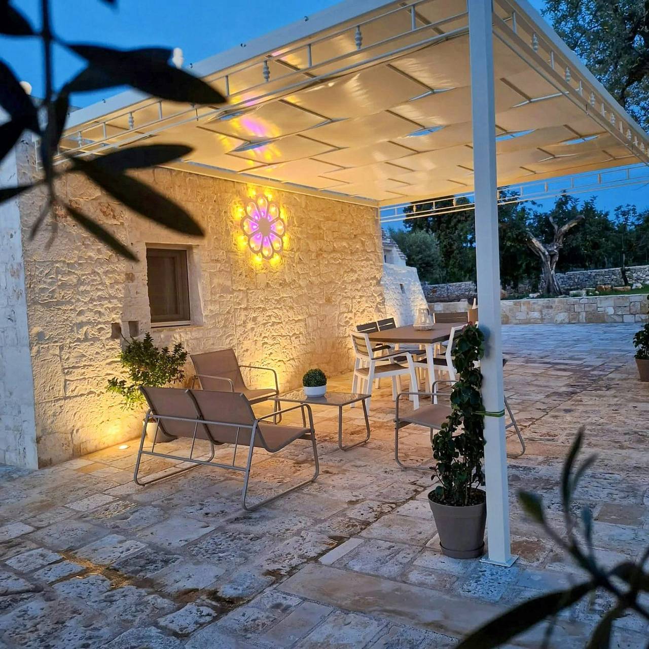 Trulli rehabilitados con piscina en el Valle de Itria in Castellana Grotte, Region de Bari