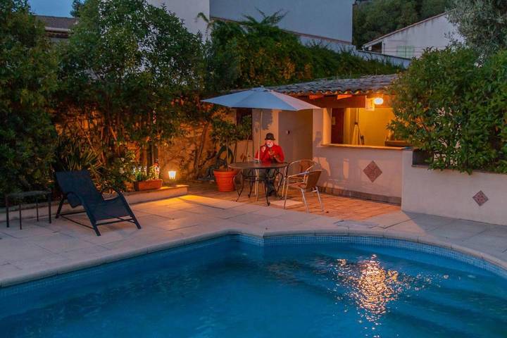 Chambre d’hôte pour 3 personnes, avec Terrasse ainsi que Jardin et Piscine