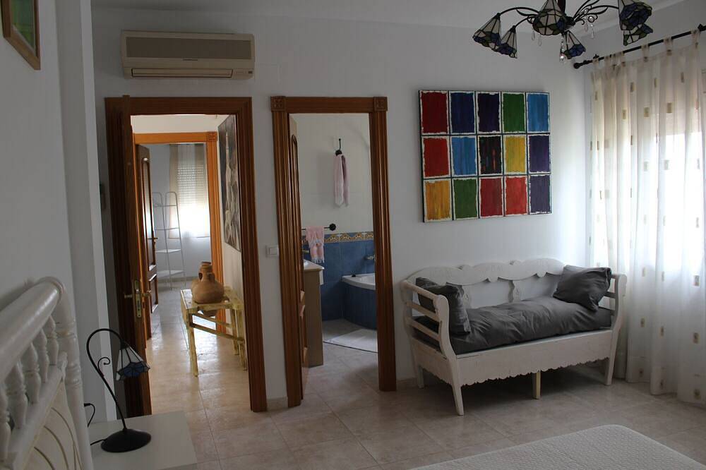 Casa Vacacional 'La Pincelada de Mágina' con Piscina Privada, Terraza Privada y Aire Acondicionado in Bedmar, Bedmar y Garcíez
