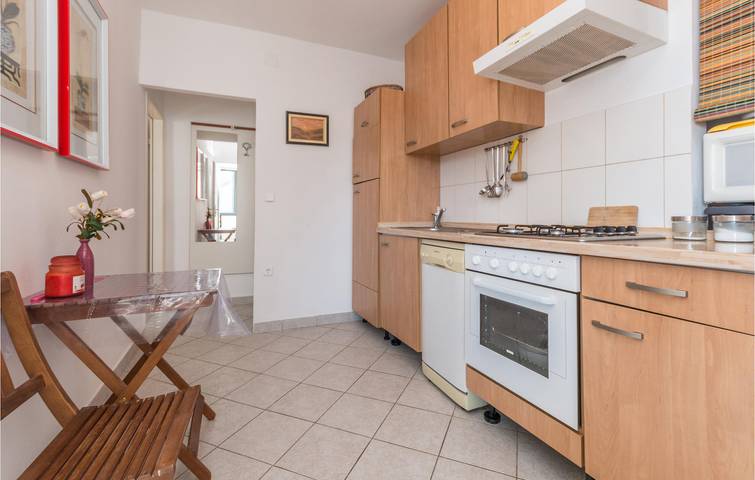 Ganze Ferienwohnung, Gemütliche 150 m² große Wohnung mit Terrasse, in der Nähe des Strandes Pod Vruljom in Plaža Pakoštane, Pakostane