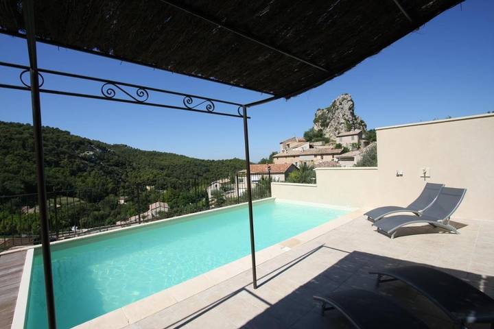 Location de vacances pour 8 personnes, avec vue ainsi que piscine et jardin à La Roque-Alric - 2