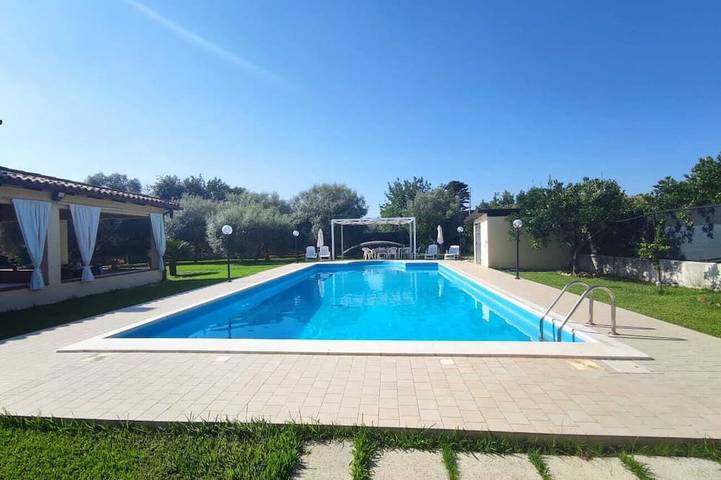 Villa pour 6 personnes, avec jardin et balcon à Floridia