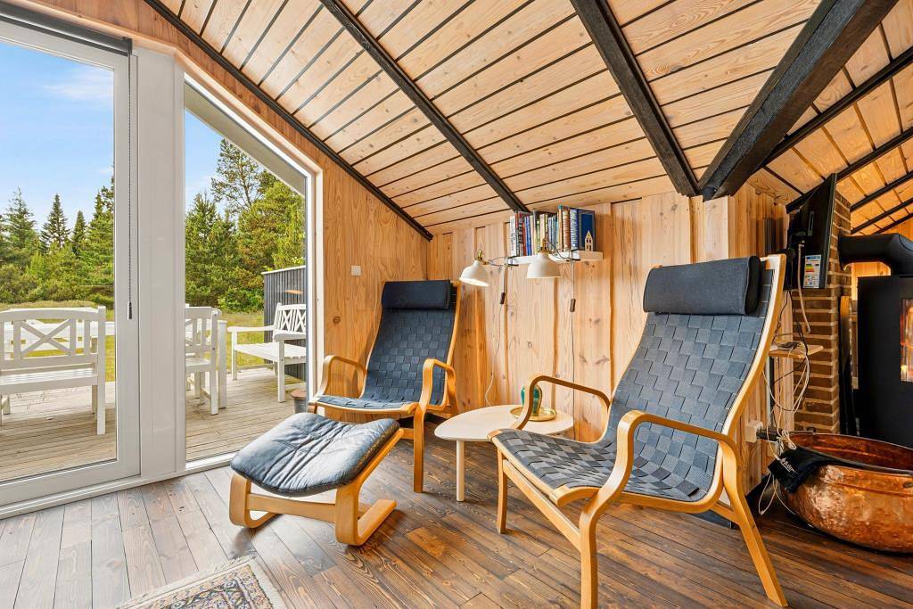 Feriehus på dejlig ugeneret naturgrund med brændeovn in Houstrup, Varde Kommune