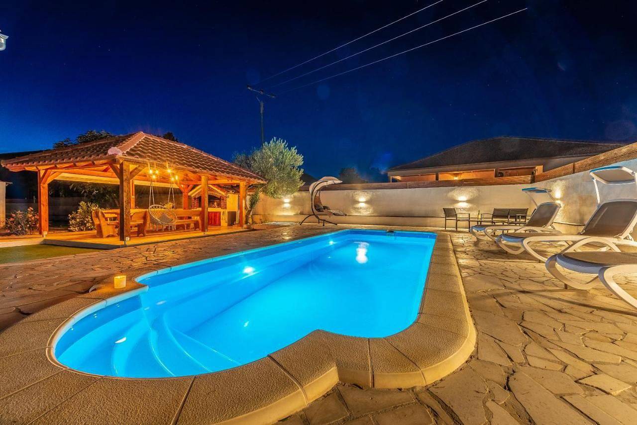 Ganze Wohnung, 3 Zimmer Apartment mit Terrasse und Seeblick in Pakostane, Zadar