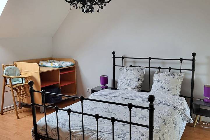 Maison de Village avec Jardin, Parc Privé et Box Fibre, Animaux Bienvenus, à 15 min du Mans in Mézières-sous-Lavardin, Sarthe