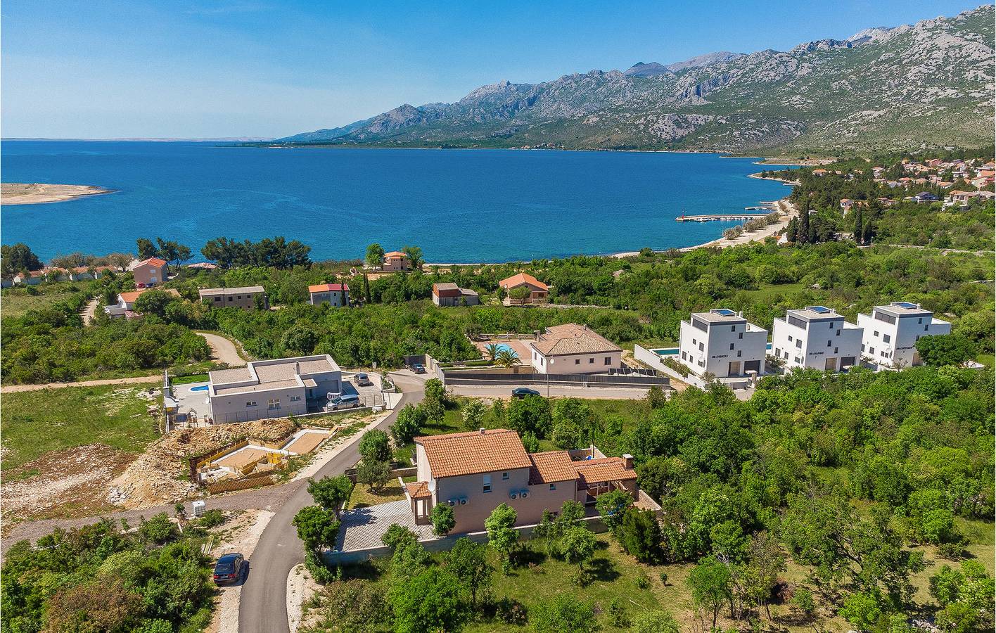 Charming Sea-View Apartment with Pool and Terrace, 2.5 km to Beach in Jasenice, Zadar