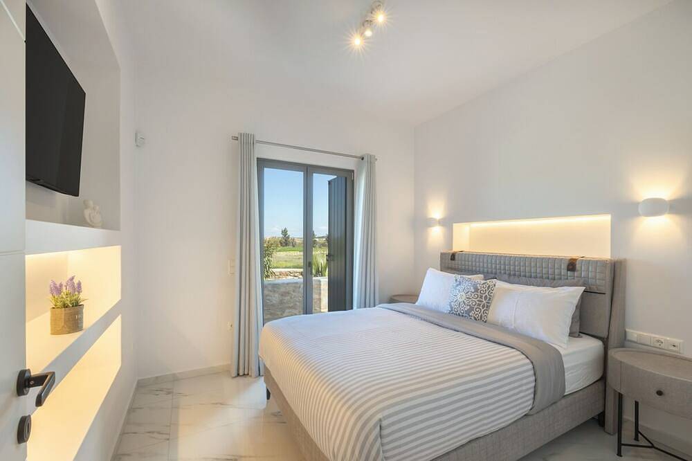 Cozy Haven -Island Living Paros in Parasporos, Paros