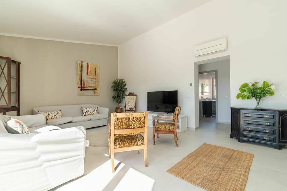 Wonderful private villa for 12 people with private pool, Wifi, A/C, Tv, terrace and parking in Alaró, Majorca Center