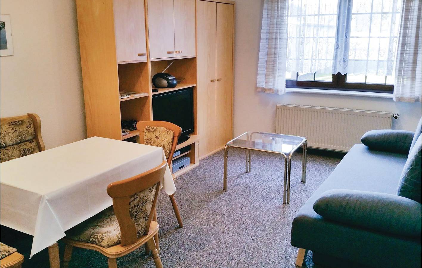 Ganze Ferienwohnung, Gemütliche Wohnung mit Terrasse, Parkplatz & WiFi - 2km nach Vaschvitz in Trent, Rügen