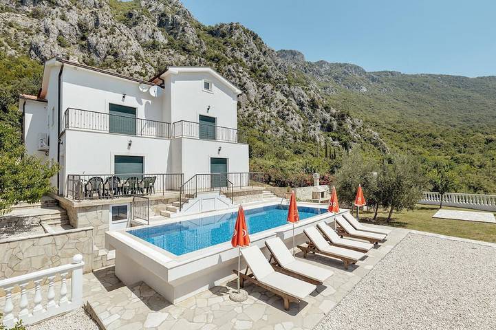 Holiday home for 10 people, with garden and terrace - 1