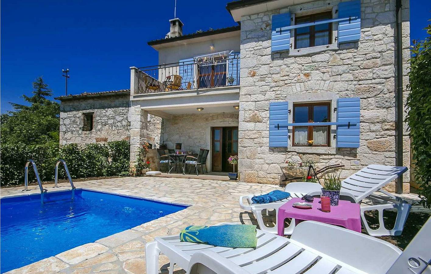 Geräumige 2-Zimmer-Wohnung mit Pool, WLAN und Parkplatz in der Nähe des Stadtzentrums von Mugeba in Fuskulin, Porec und Umgebung