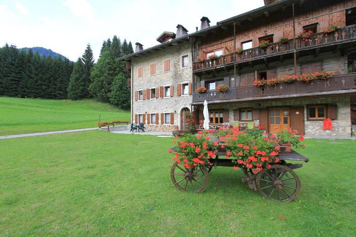 Appartamento per 4 persone, con Balcone e Terrazza nonché Giardino e Panorama a Sauris