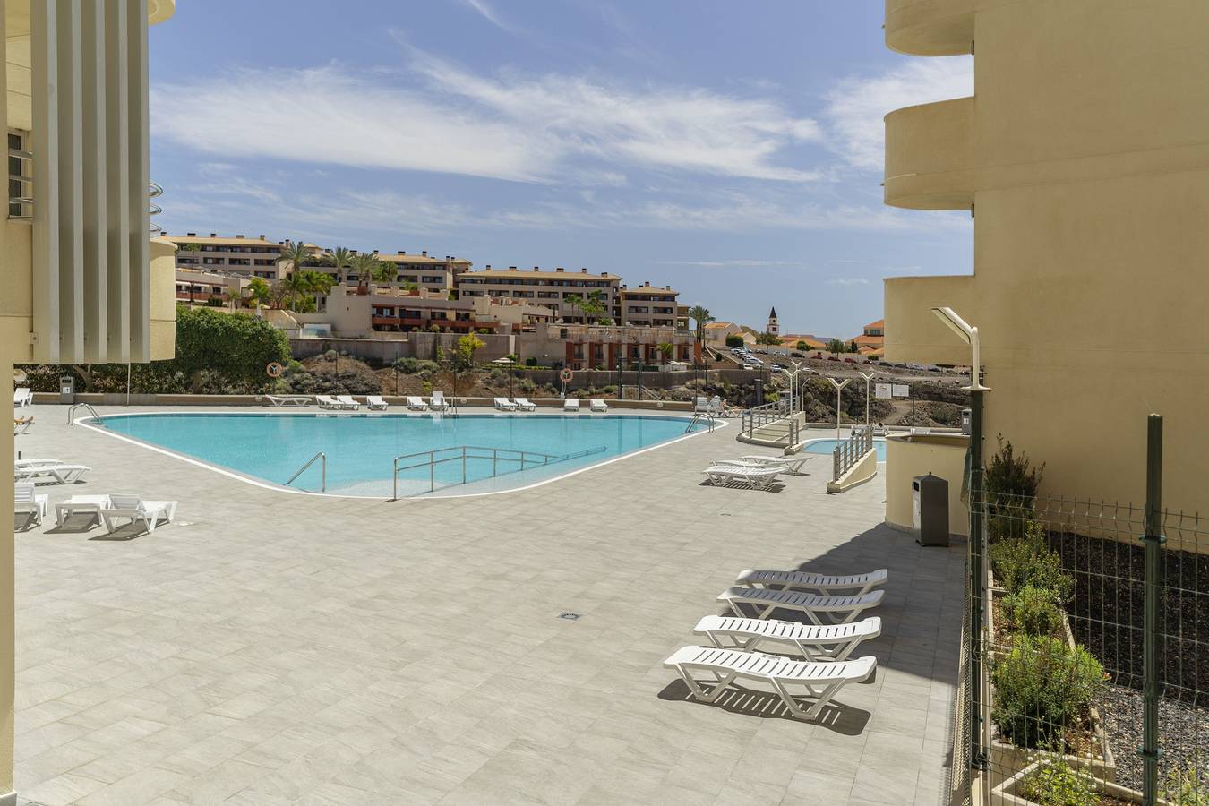 Apartamento entero, Apartamento de vacaciones 'Apartamento Sol Paraiso' con vistas al mar, piscina compartida y Wi-Fi in Playa Paraíso, Adeje