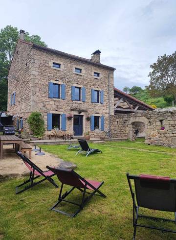 Gîte pour 12 personnes, avec terrasse en Haute-Loire