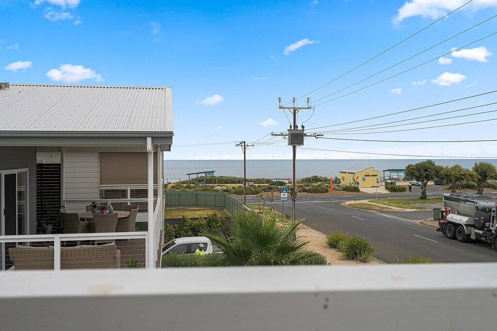 Zion by the Sea ~ Aldinga Beach - Bright and Colourful Beach Abode in Aldinga Beach, City of Onkaparinga