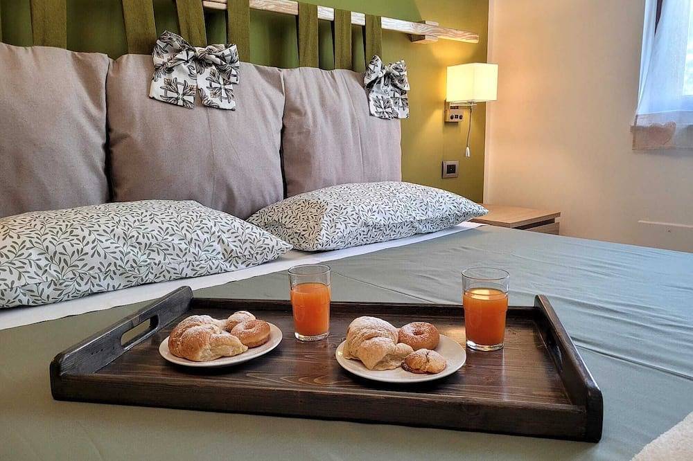 Room 102 -- studio apartment. in Pompeya (Nápoles), Parque nacional del Vesubio