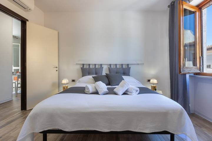 Entire apartment, Max Apartment Holiday Home in Quartu Sant'Elena with Terrace and Parking in Quartu Sant'Elena, Campidano
