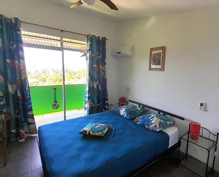Maison d’hôte pour 2 personnes, avec piscine ainsi que vue et jardin