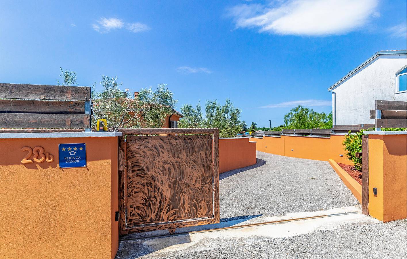 Charmante 120 m² große Wohnung mit Pool, Terrasse und WLAN in Pula-Medulin, Pula