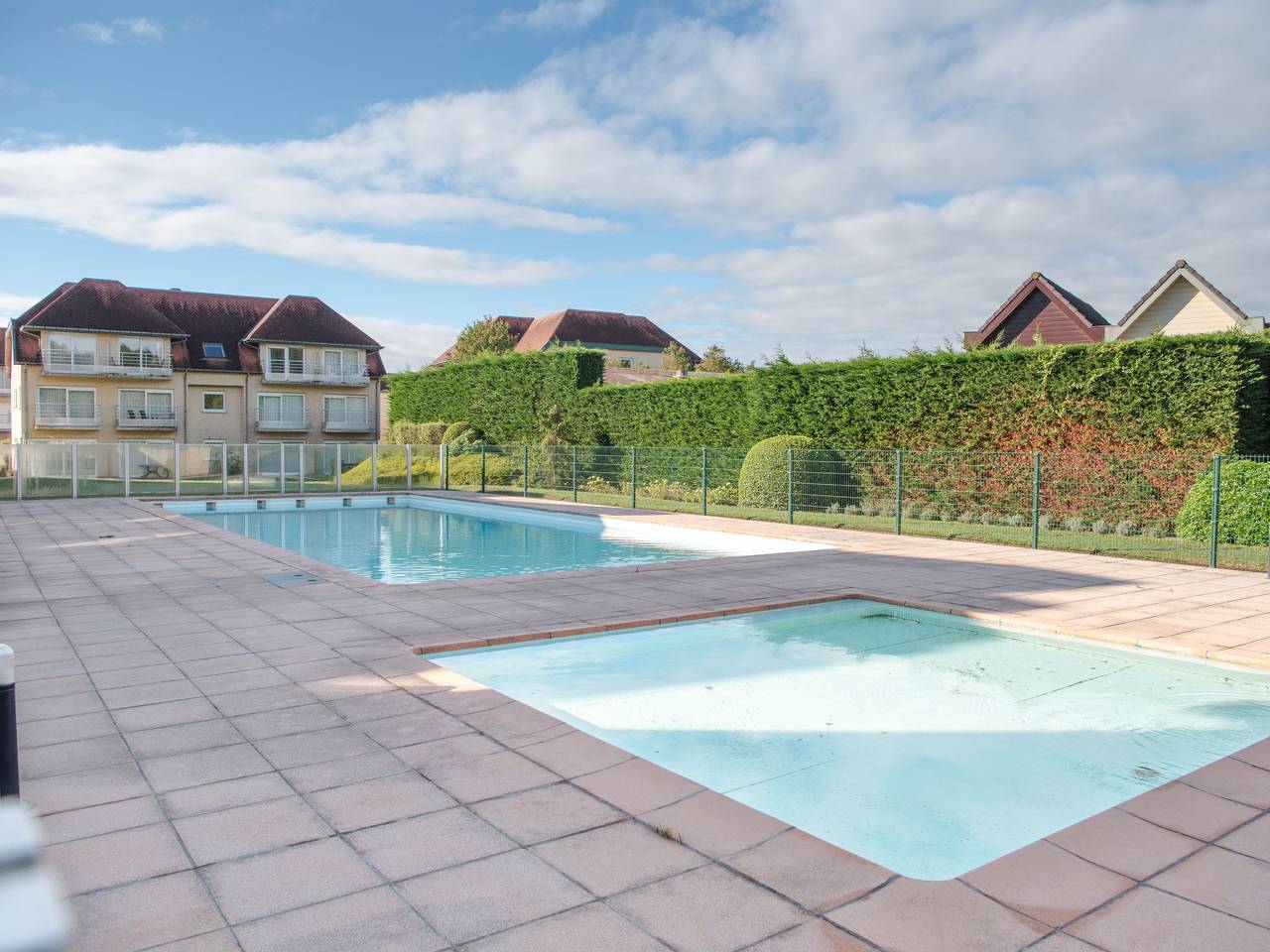 Appartement entier, Bowie with shared pool in Le Coq, Côte belge