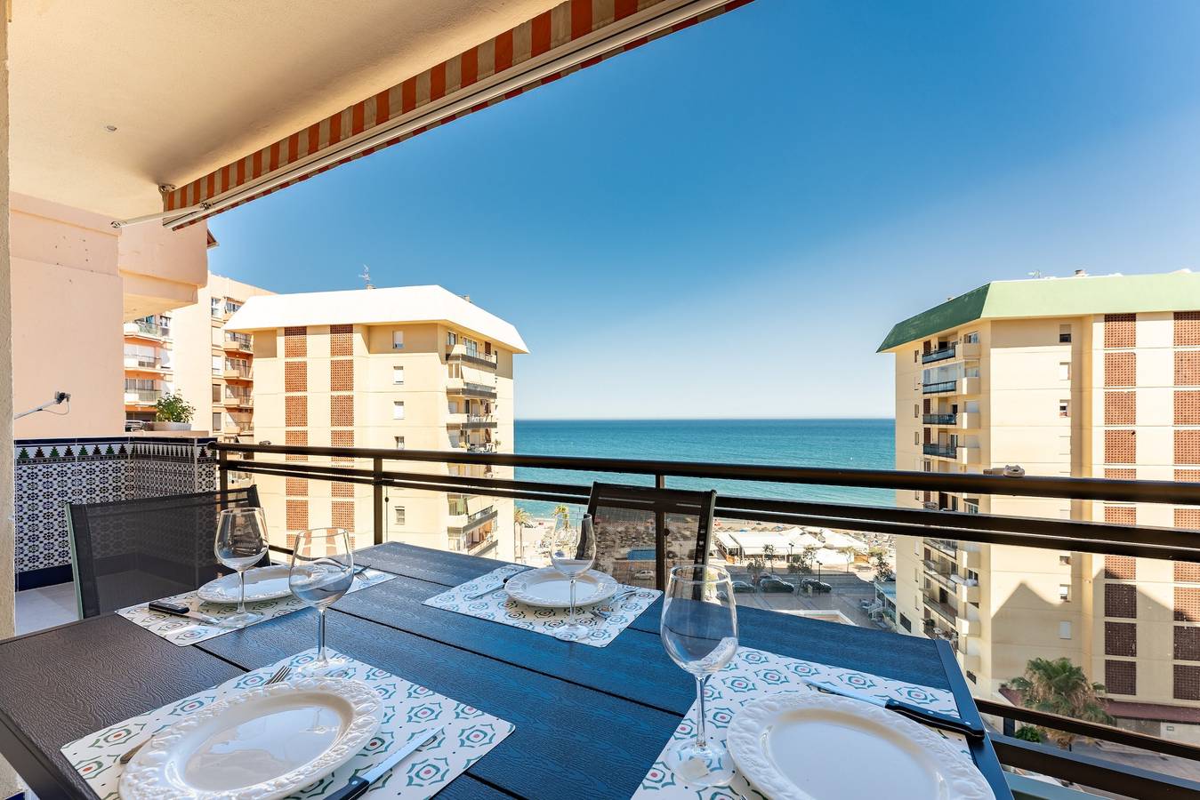 Entire apartment, Apartment '2 Bed 1 Bath Very Bright Apt' with Sea View, Wi-Fi and Air Conditioning in Fuengirola, Costa del Sol