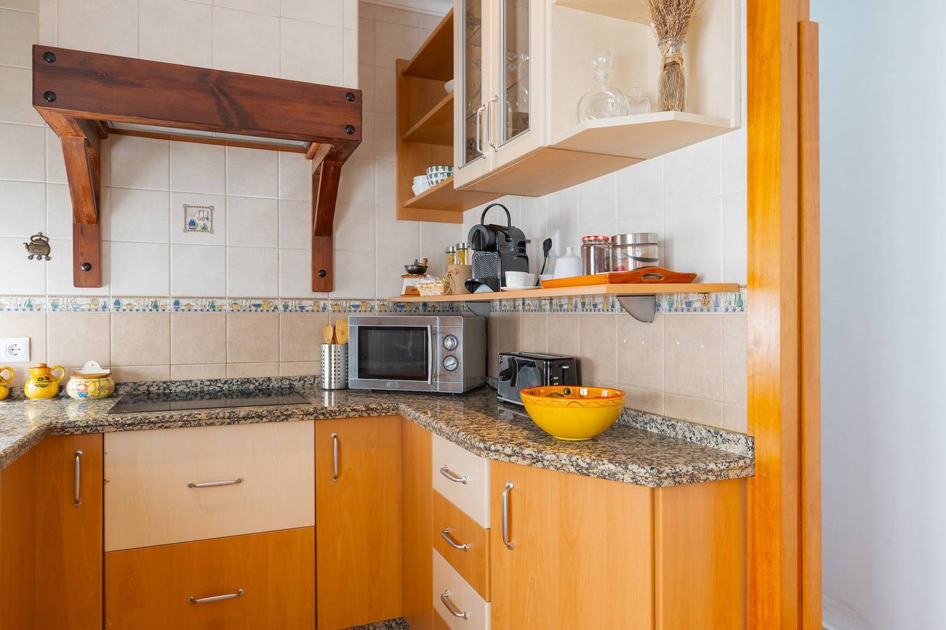 Apartamento entero, Apartamento 'Lolita' con jardín compartido, Wi-Fi y aire acondicionado in Carmona , Provincia de Sevilla