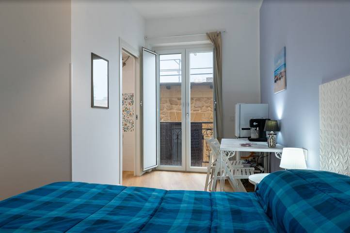 'Donna Letizia' Double Room with Balcony, Wi-Fi and Air Conditioning in Agrigento, Agrigento Province