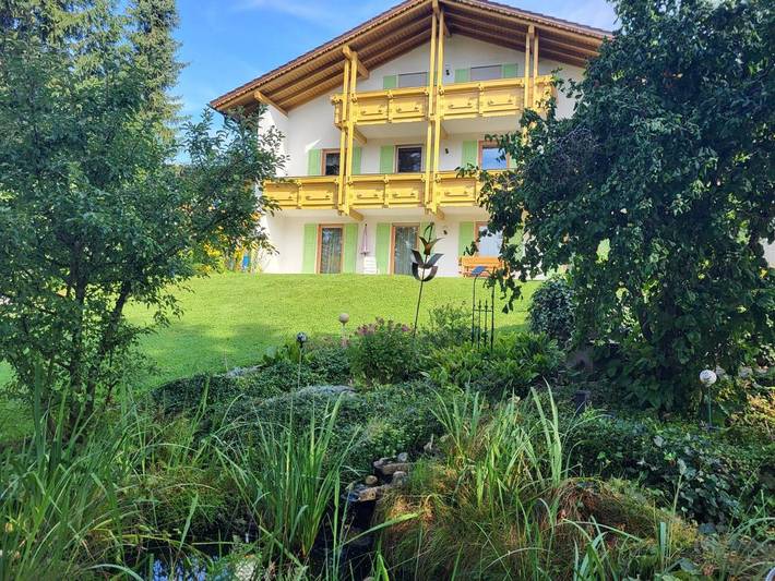 Ferienwohnung für 4 Personen, mit Terrasse und Garten sowie Ausblick in Achslach