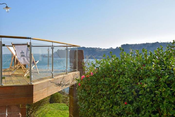 Maison d’hôte pour 8 personnes, avec vue ainsi que terrasse et jardin à Lézardrieux