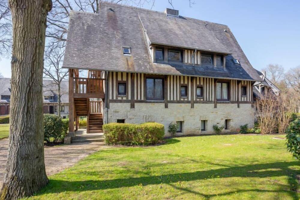Entire apartment, Les Hauts de Deauville in Tourgéville, Lisieux region